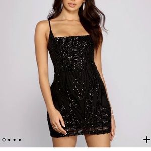 Black spaghetti dress with mermaid detailing. Zips up in the back. 2 layers